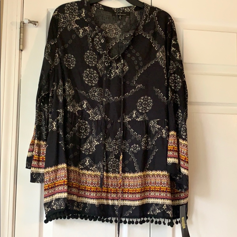 Black patterned top. NWT.